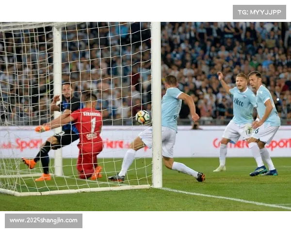 终场哨响,尤文图斯球员坎比亚索从比赛第17分钟乌龙罪人到第26分钟将功补进球功臣的戏剧性九分钟转变